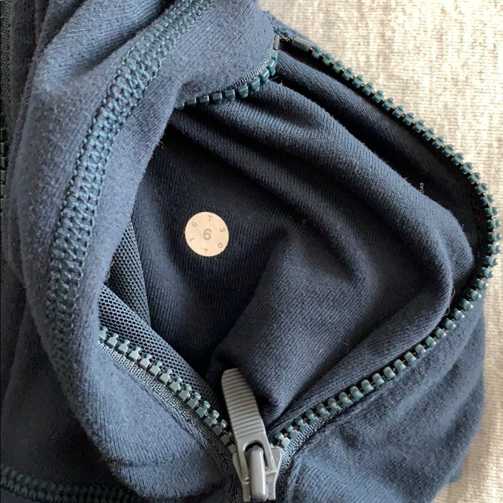 lululemon athletica navy Jacket - Picture 7 of 7